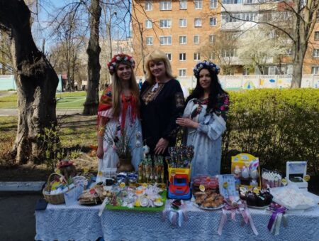Традиційно в Хмельницькому ЗДО # 43 “Горобинка” 16 квітня пройшов благодійний Великодній ярмарок.